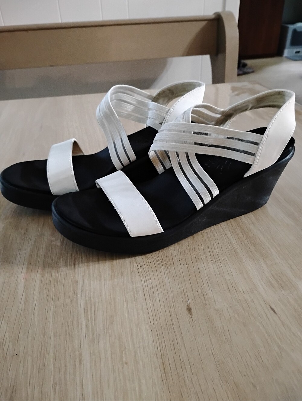 Skechers White Strappy Elastic Wedge Sandals